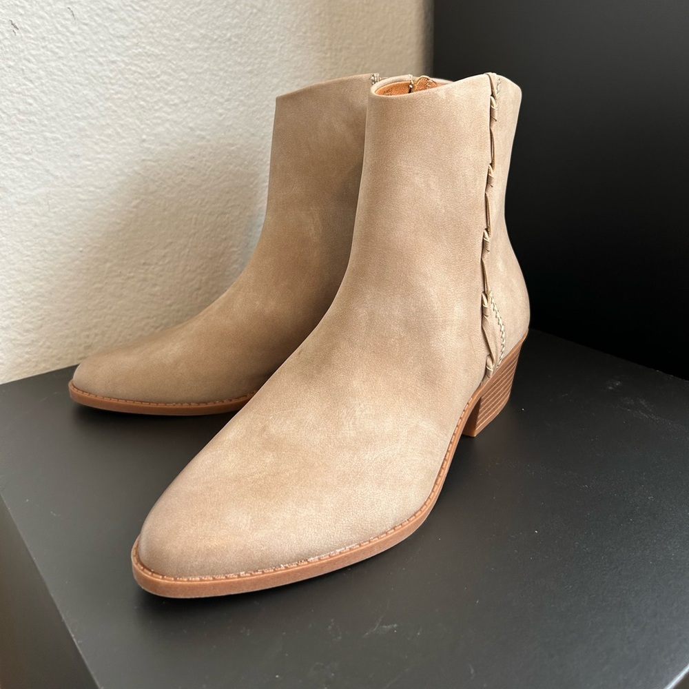 Lucky Brand Boots Block Heel Ankle brown Size 10 NWOT